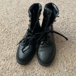 Forever 21 black boots size 6